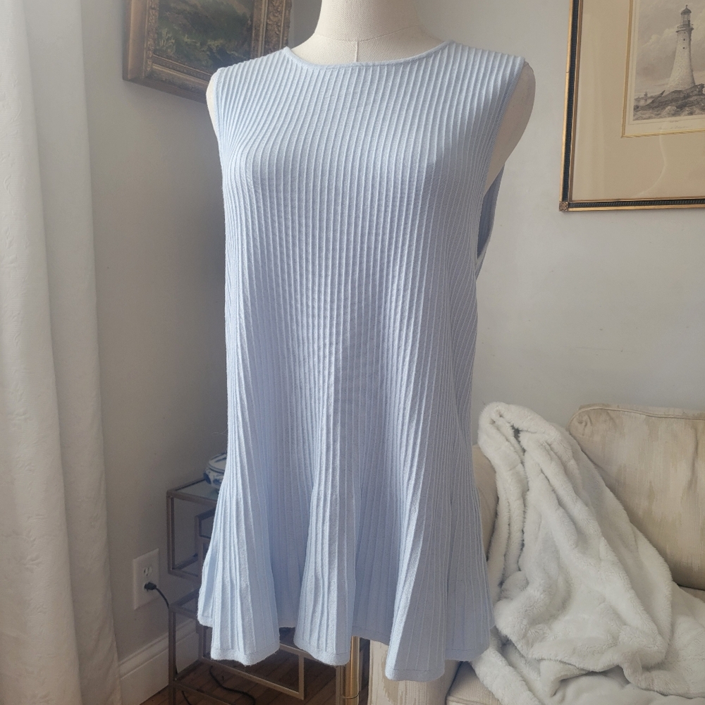 A Beautiful ANN TAYLOR Sleeveless Sweater Top